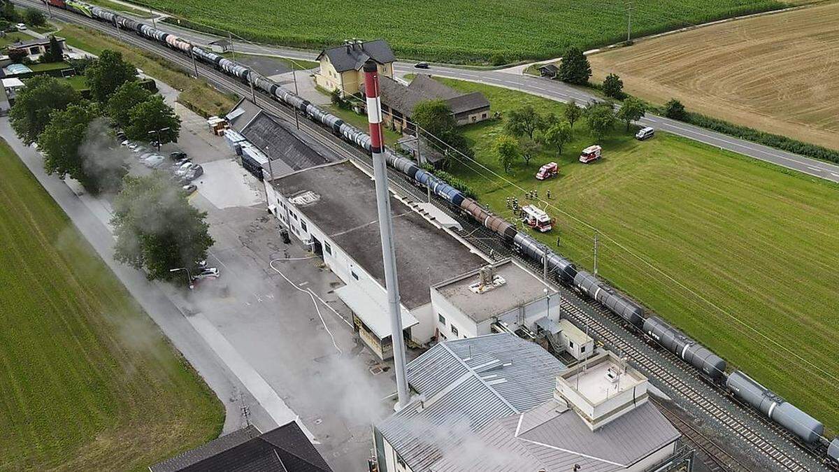 Vor dem Chemiewerk stoppte der Zug