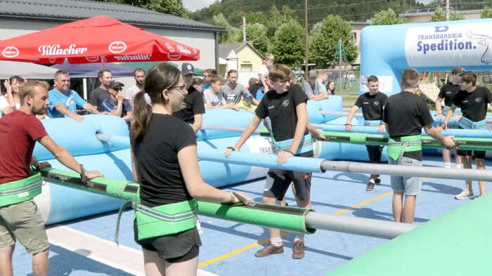 Die Brauchtumsgruppe „Vitus Teifel“ lud am Wochenende zum 1. Riesen-Wuzzlerturnier auf den Liebenfelser Sportplatz. 