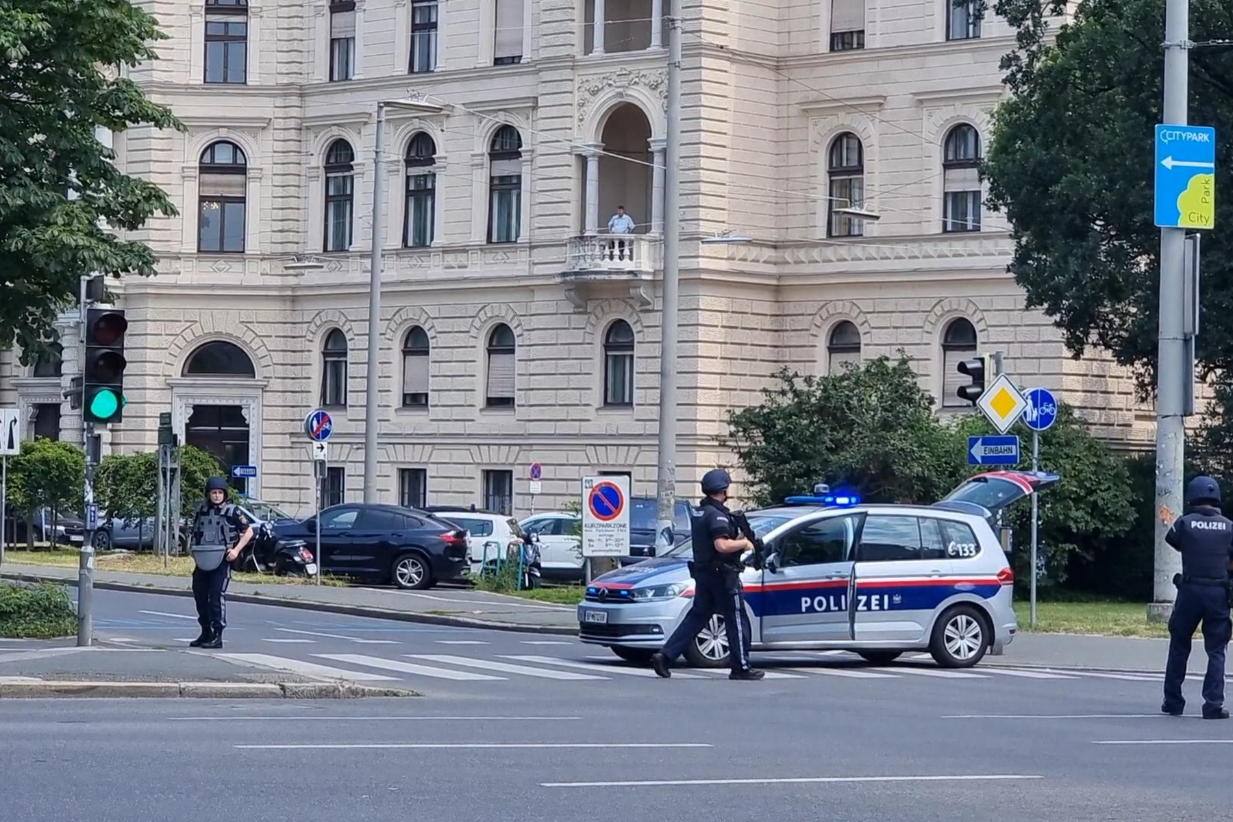 Zwei Verletzte: Polizeigroßeinsatz nach Schüssen in Grazer Anwaltskanzlei