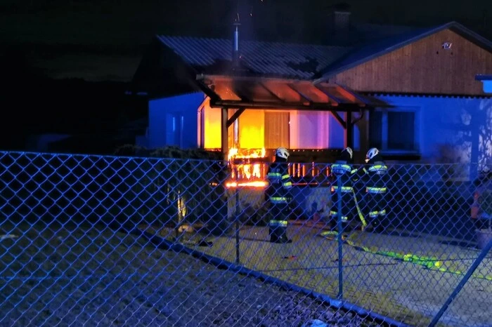 Im Bahnweg hatte der Balkon eines Wohnhauses Feuer gefangen.
