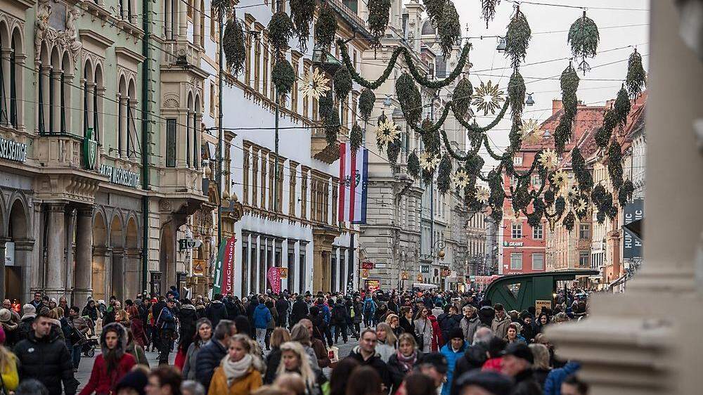 Die Grazer Adventmärkte sind ein Touristenmagnet. An den Einkaufssamstagen sind rund 570.000 Menschen in der Altstadt unterwegs