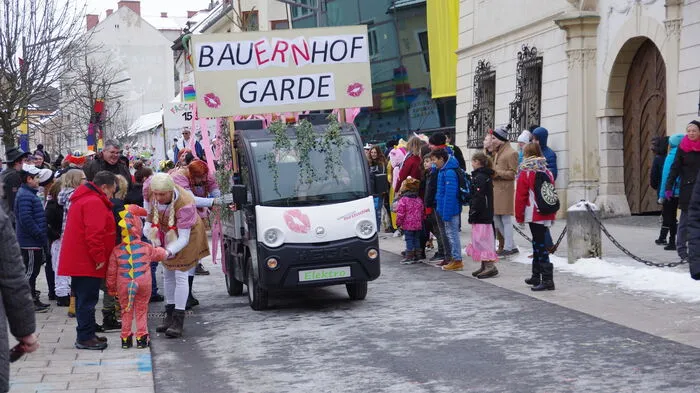Den Auftakt bildete die "Bauernhof-Garde" der Stadtgemeinde.