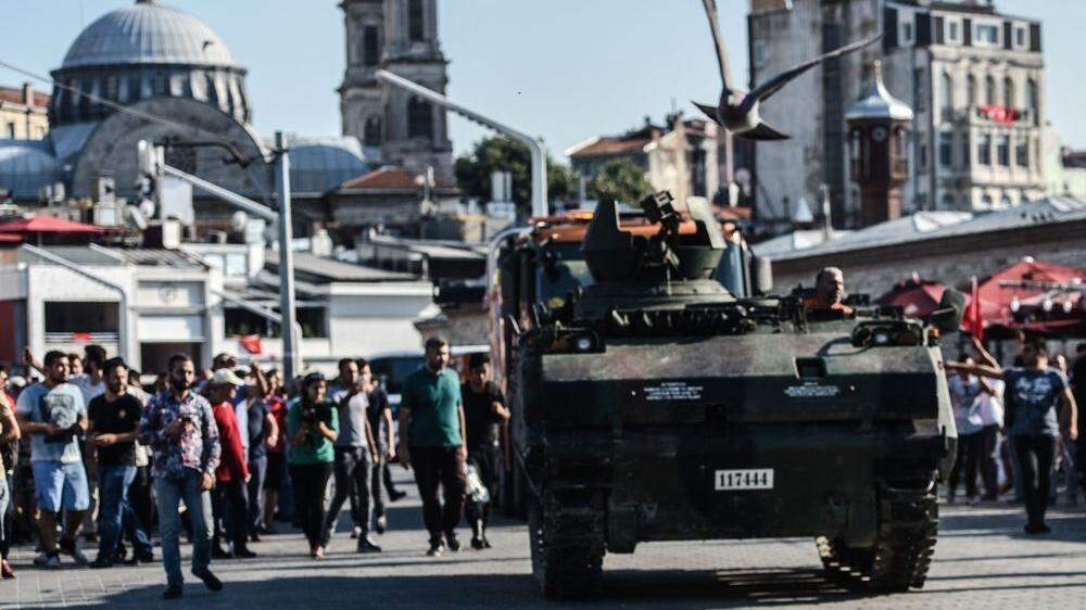 Nach dem Putsch verschärfte Erdogan den Kurs gegen dass Militär