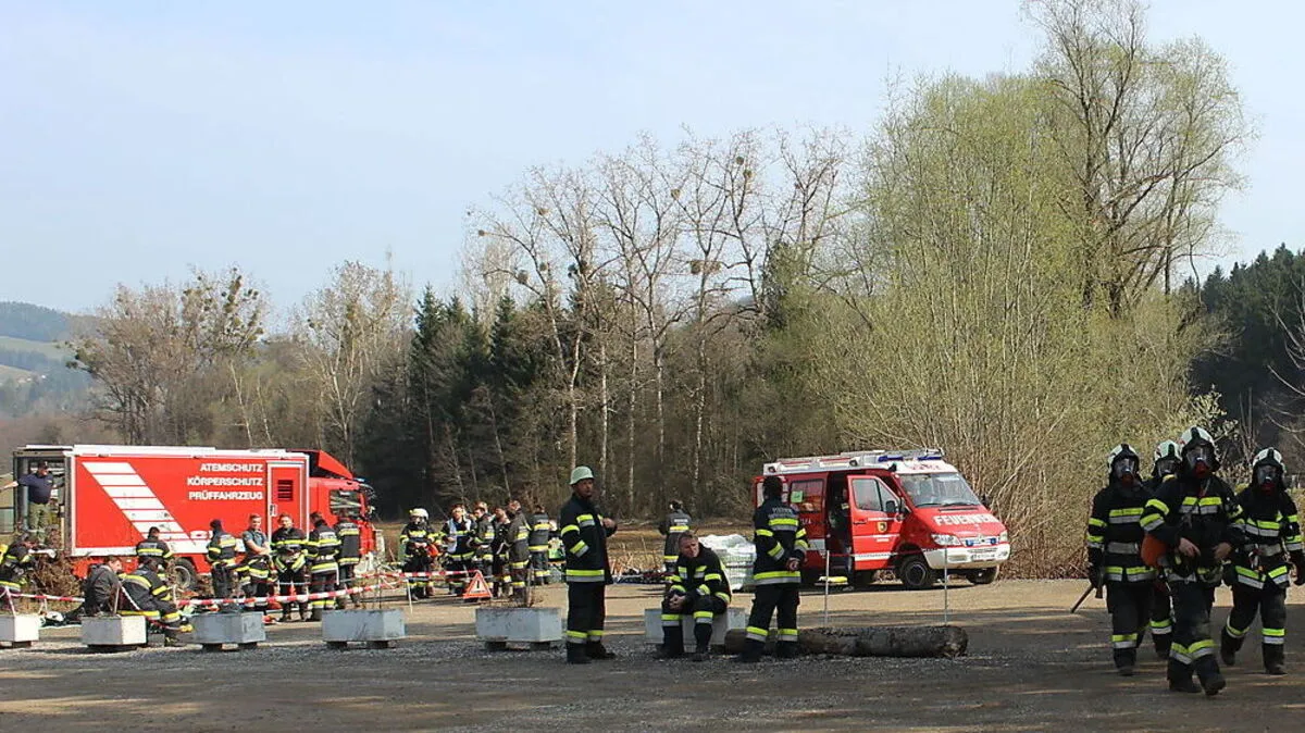 Alle 45 Feuerwehren aus dem Bezirk ließen das Jahr Revue passieren