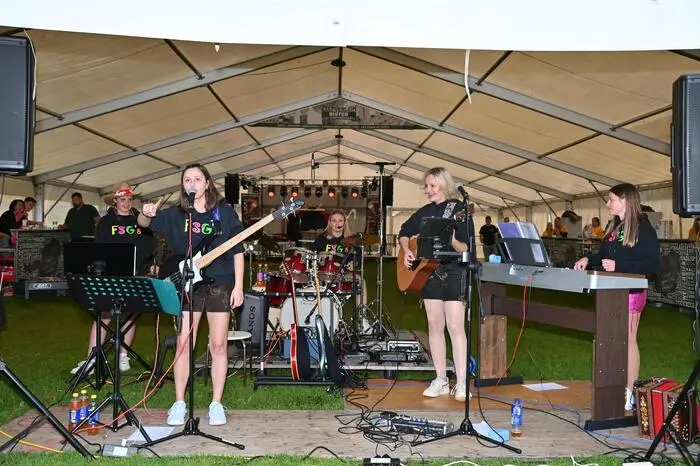 Nach der Siegerehrung wurde ausgiebig gefeiert und die Band „FSG´s“ machte beste Stimmung.