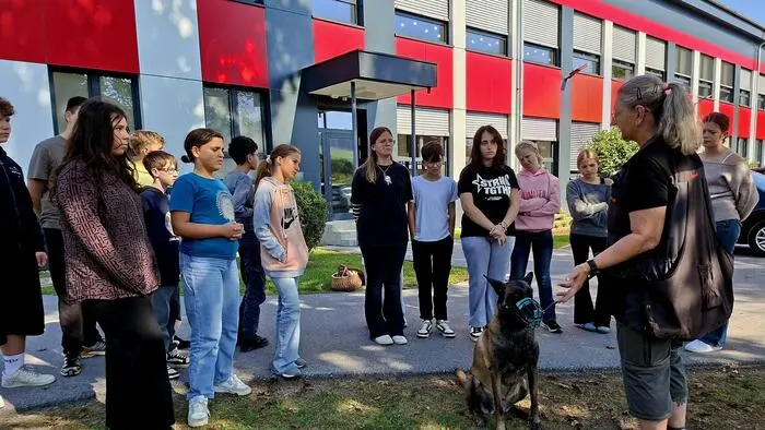Wie geht man richtig mit Hund und Katze um? Mit dieser Frage beschäftigt sich die 3b der MS Voitsberg heuer