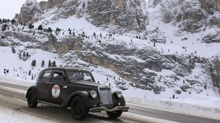 Teilnehmer der "WinterRace-Rundfahrt" rollen auch heuer wieder durch Osttirol