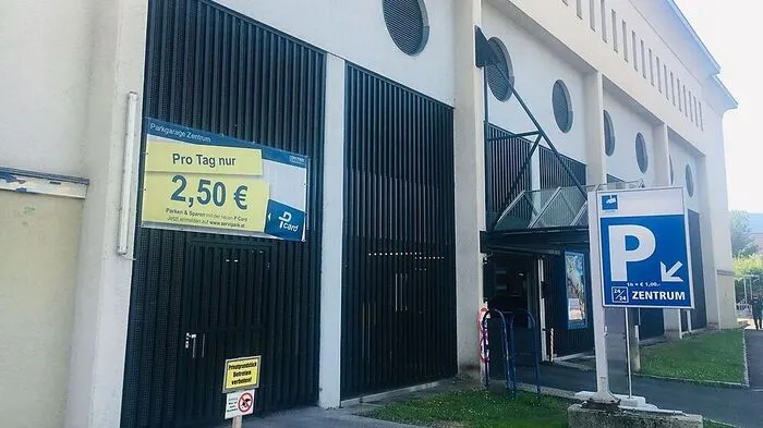In diesem Parkhaus in der Hausergasse wurden die Kassenautomaten aufgebrochen