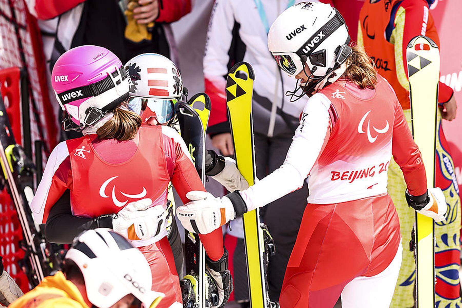 Paralympics Veronika und Barbara Aigner jubeln im Slalom ber