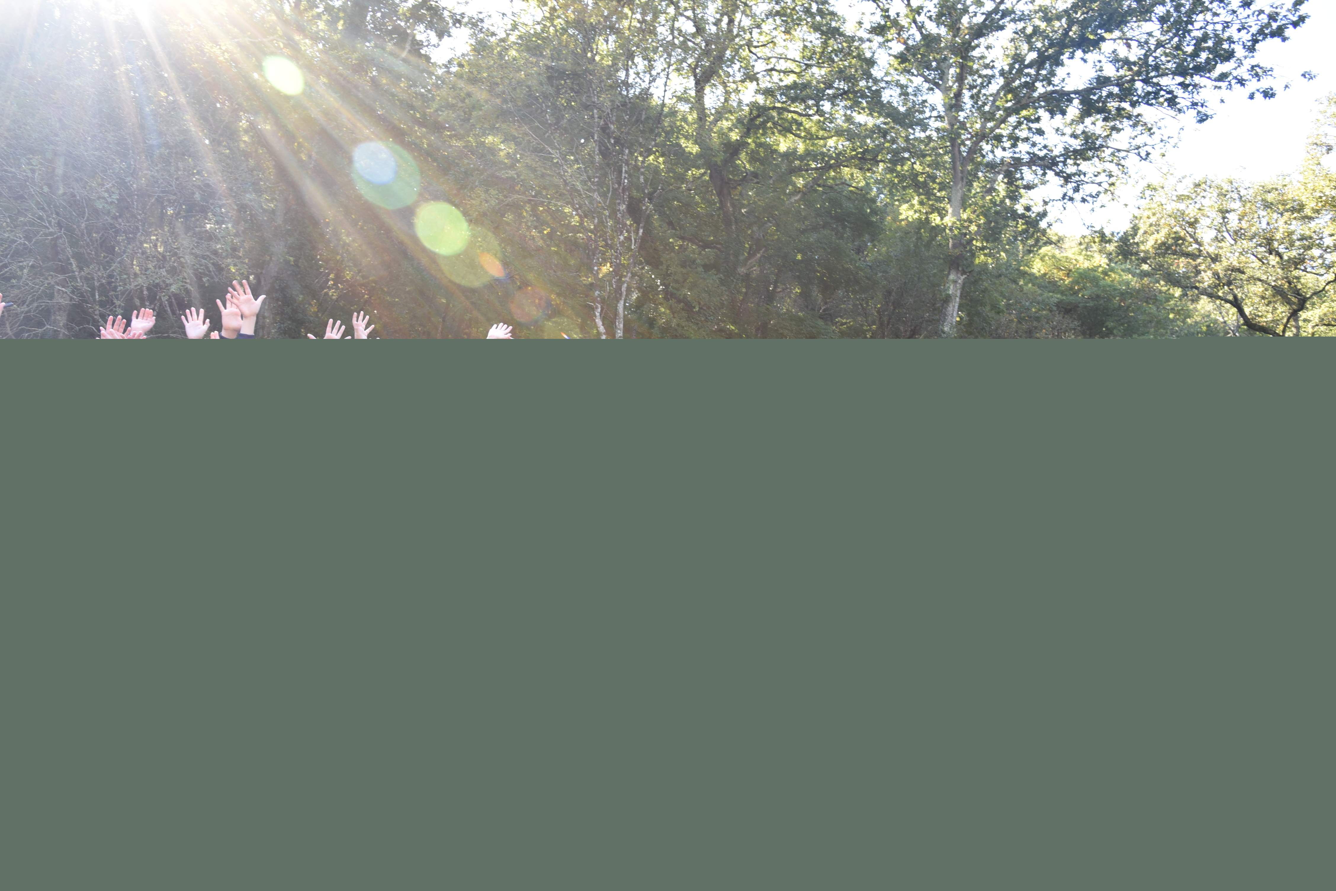 Görgl, Maze, Ghedina, Kostelic (von rechts) mit dem Schi-Nachwuchs des Gastgebervereins 