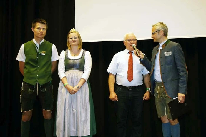 Neben Weinhoheit Lisa gratulierten auch Kammerobmann Johann Reisinger, MR-Obmann Herbert Lebitsch...