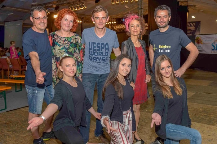 Die Organisatoren: Markus Unterguggenberger, Karin Csitkovics, Christof Hofer, Sabine Zechner, Daniel Ramsbacher mit den Tänzerinnen Michelle Pickelsberger, Selina Maizinger und Celine Mitsche.