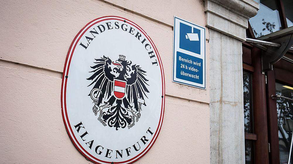 Am Landesgericht Klagenfurt musste sich eine 39-jährige Oberösterreicherin wegen Wiederbetätigung verantworten