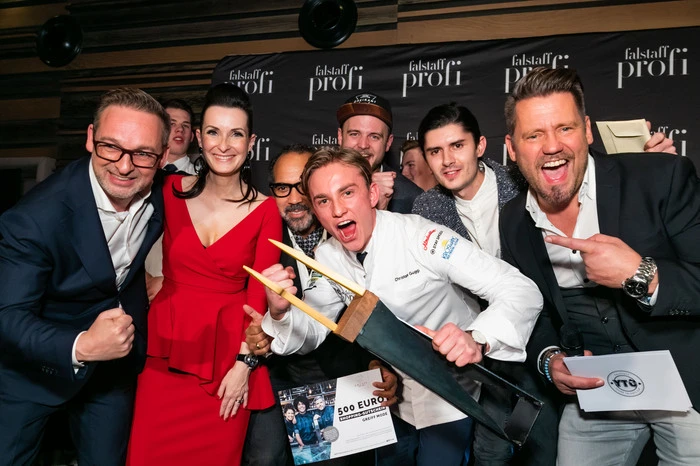 Den zweiten Platz sicherte sich Christoph Guggi aus dem "Mountain Resort Feuerberg" - hier mit Heimo Jessenko und Alexandra Gorsche (Falstaff Profi), Daniel Clocuh (Greiff Mode), Matthias Lienbacher (Dreikant), Harald Irka ("Saziani Stub’n") und Mike Süsser