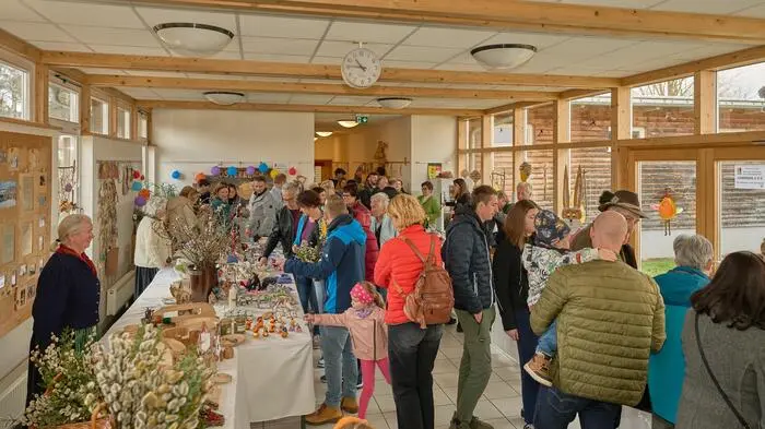 Trotz des kühlen und bewölkten Wetters strömten am Palmsonntag die Bewohner von Tigring und Umgebung zum Ostermarkt in der Volksschule.