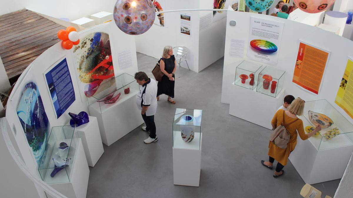 Im Glasmuseum in Bärnbach wird die Jahresausstellung &quot;Glas - die magische Welt der Farben&quot; gezeigt