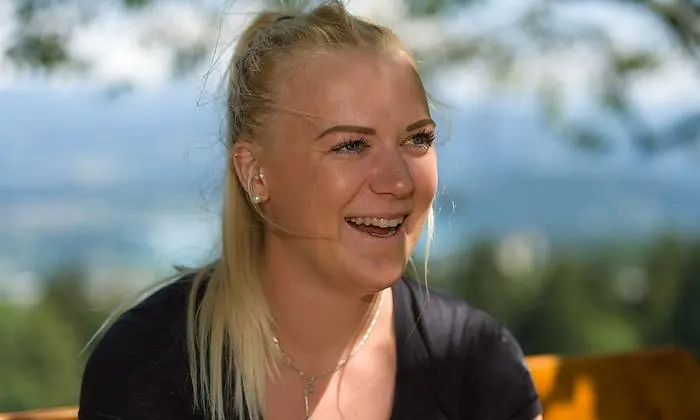 Das herzliche Lachen ist ein Markenzeichen