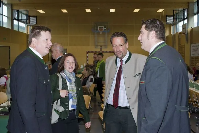 Initiator dieser Reihe ist Rupert Liebfahrt vom Waldverband Murtal, der in der Mehrzweckhalle Kobenz die Projektteilnehmer und Ehrengäste begrüßte.
