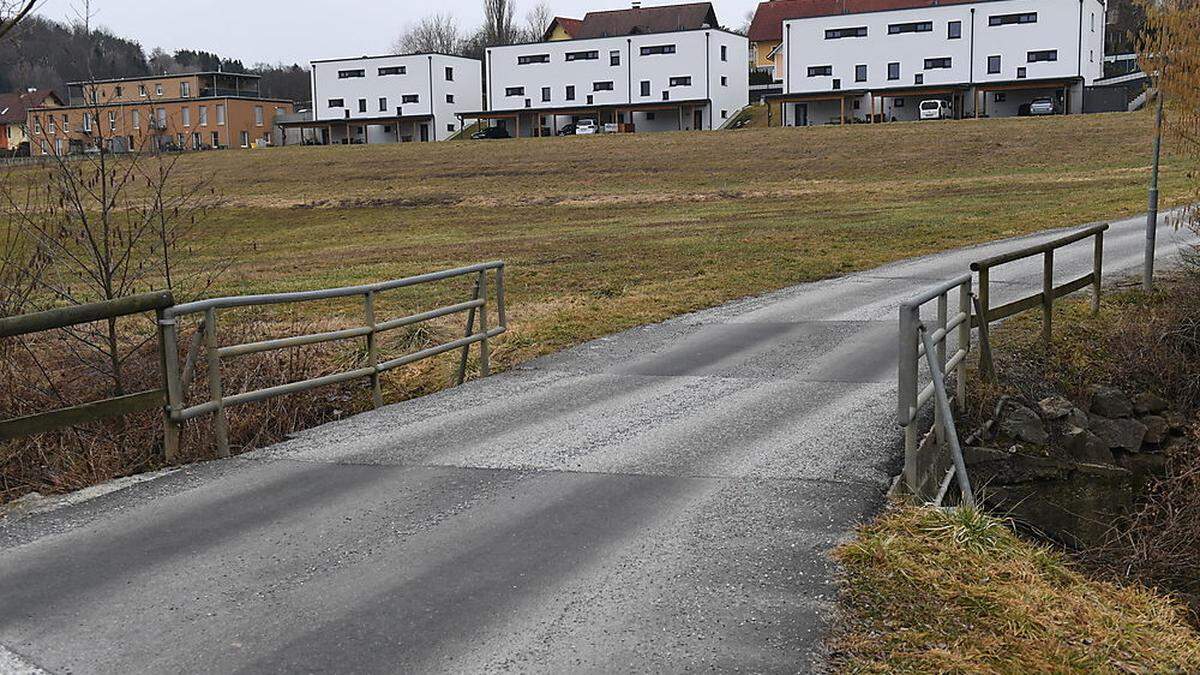 Die Feldgartenbrücke in Markt Hartmannsdorf 