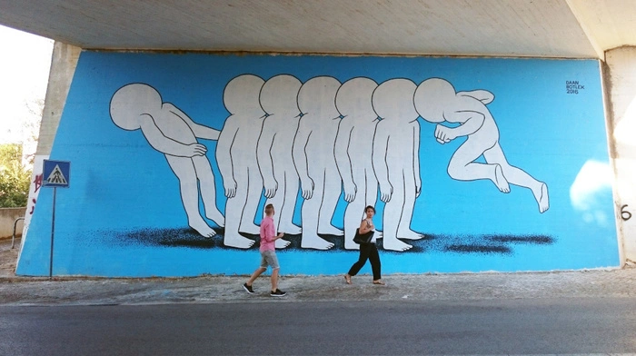 Eines der Graffitis des künstlerischen Leiters des Festivals, Daan Botlek aus Rotterdam (Niederlande).