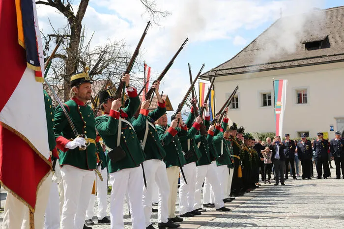 Ehrensalutschüsse der Bürgergarde Millstatt