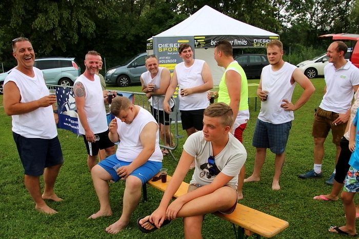 Sechs Herren- und neun Mixed-Teams nahmen teil. Nach jeweils sieben Spielen standen die Gewinner fest.