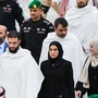 Präsident al-Scharaa nahm seine Frau jetzt auf seine ersten Reisen mit, die ihn nach Saudi-Arabien und in die Türkei führten, und wies ihr damit eine öffentliche Rolle zu. 