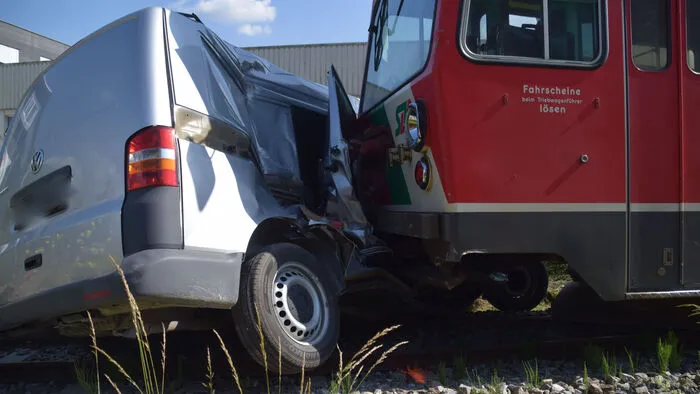 In Teufenbach, Bezirk Murau, ist am Donnerstagnachmittag ein Kleintransporter ...