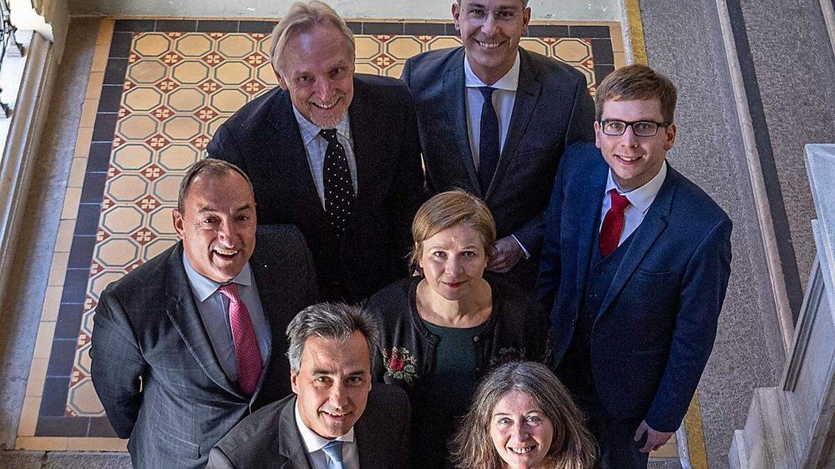 Die amtierende Stadtregierung um Bürgermeister Siegfried Nagl.