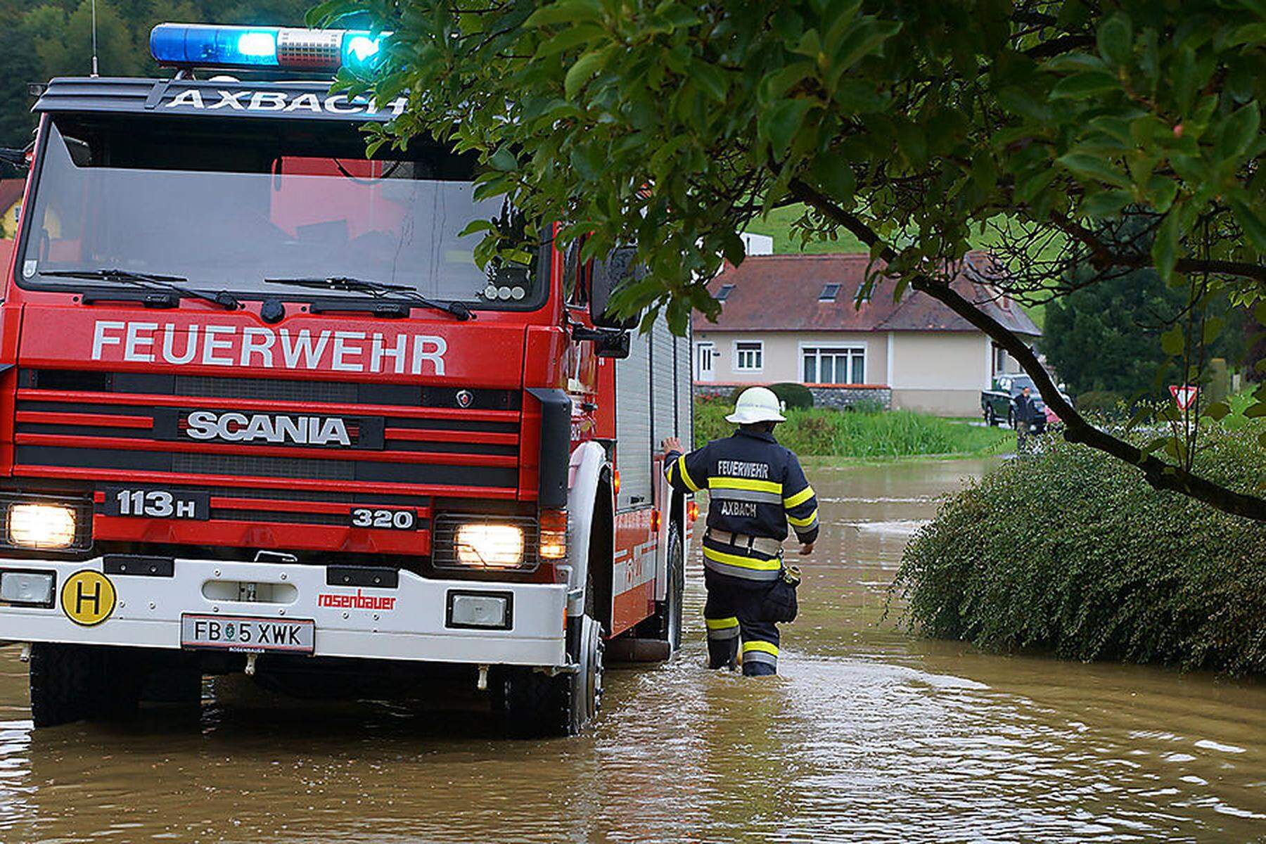 Unwetter Schaden Feuerwehr Gewitter Hagel Überschwemmung Hochwasser