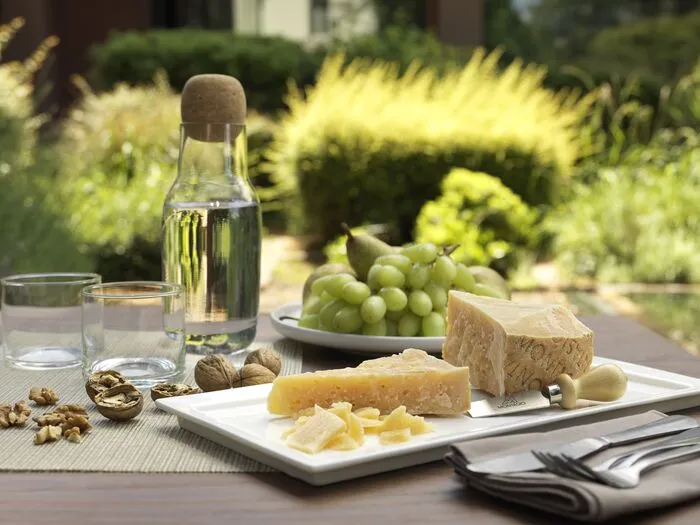 Der Montasio DOP verdankt seinen einzigartigen Geschmack der sauberen Bergluft und den saftigen Almwiesen