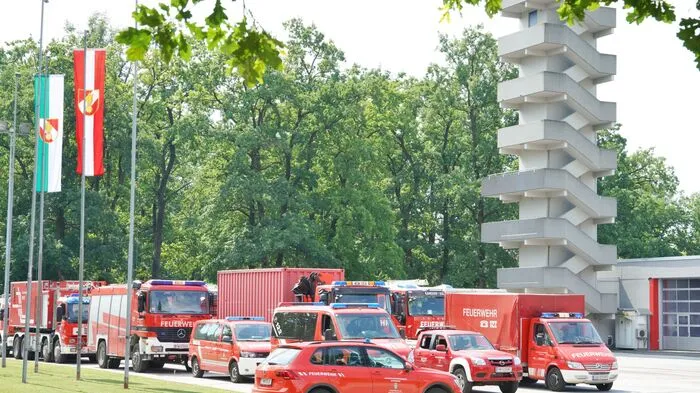 Nach einem zehntägigen Hilfseinsatz sind die steirischen Feuerwehren am Samstag wieder in der Steiermark angelangt. Sie halfen bei der Bekämpfung der Waldbrände in Nordmazedonien. 12.200 Leistungsstunden wurden insgesamt erbracht.