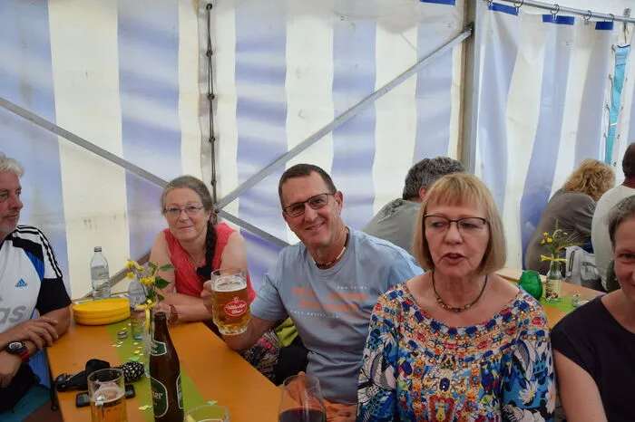 Zahlreiche Gäste ließen sich die Chance mit dem sympathischen und umtriebigen Kaufmann zu feiern nicht nehmen und ließen das Festzelt aus allen Nähten platzen.