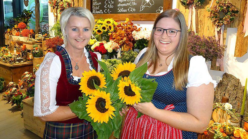 Marion Klammer und Tamara Tripp in ihrer neuen Blumenstube im Rathausmarkt