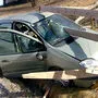 Ein Zaunpfosten borhte sich durch die Windschutzscheibe - Zentimeter neben dem Kopf der Lenkerin