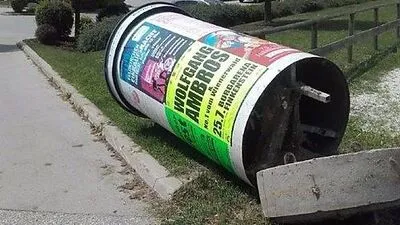 Auch Lidfaß-Säulen wurden umgeschmissen