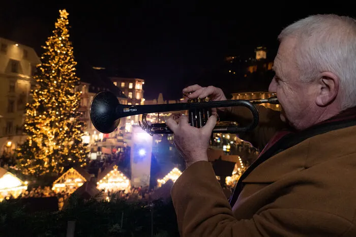 Bei der feierlichen Illumination war Trompeter Toni Maier ebenso dabei...