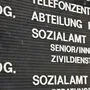 Bittsteller beim Amt: Die Sozialhilfe Neu macht Menschen in schwierigen Situationen das Leben noch schwerer, argumentieren die Organisationen, die sich um diese Menschen kümmern