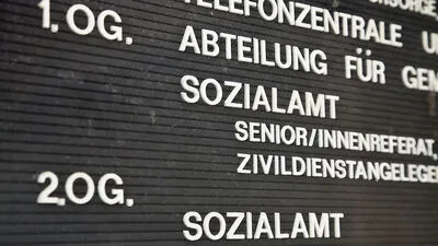 Bittsteller beim Amt: Die Sozialhilfe Neu macht Menschen in schwierigen Situationen das Leben noch schwerer, argumentieren die Organisationen, die sich um diese Menschen kümmern