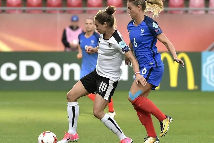 Nina Burger und Amandine Henry.
