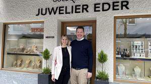 Stefanie Eder und ihr Mann Thomas Eder führen die gleichnamige Goldschmiede in zweiter Generation
