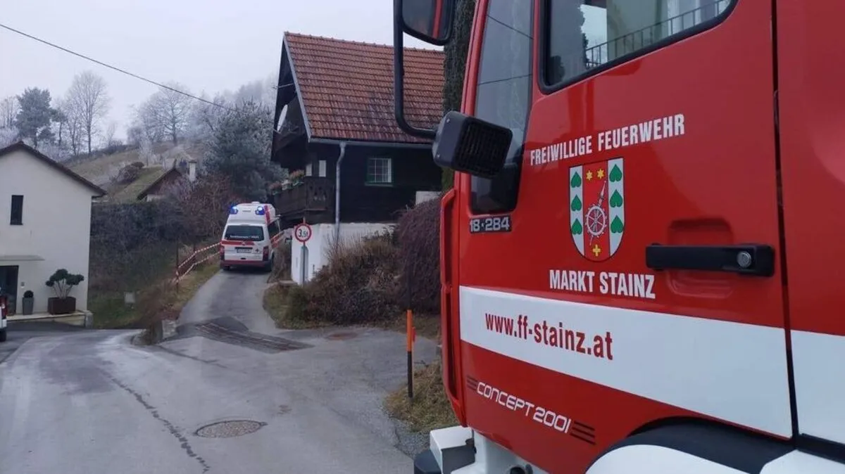 Die Freiwillige Feuerwer Stainz verhinderte ein Übergreifen der Flammen