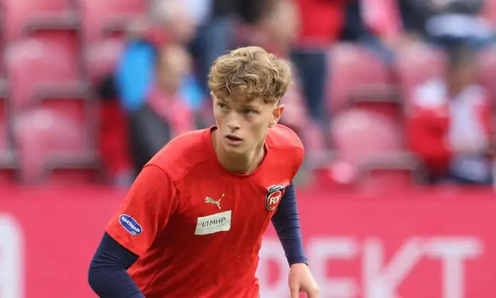 Heidenheim's German midfielder #10 Paul Wanner is pictured during warm up prior to the start of the German first division Bundesliga football match between 1 FSV Mainz 05 and 1 FC Heidenheim in Mainz, western Germany on September 28, 2024. (Photo by Daniel ROLAND / AFP) / DFL REGULATIONS PROHIBIT ANY USE OF PHOTOGRAPHS AS IMAGE SEQUENCES AND/OR QUASI-VIDEO