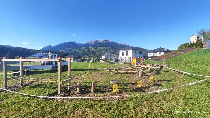 Der Spielplatz am Panoramaweg im Aufbau