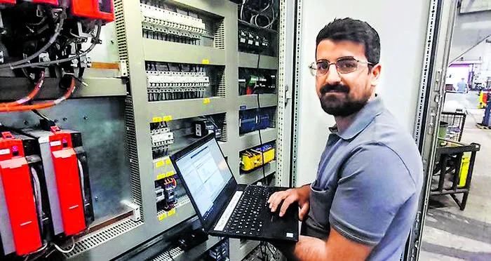 Kay Ali arbeitet als Fachkraft für Elektrotechnik bei der voestalpine