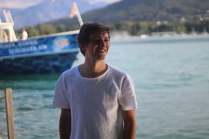 Wenn es die Zeit zulässt, genießt Rian den Sommer am Wörthersee.