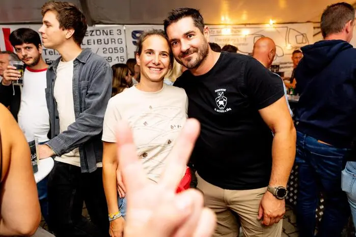 Am Sonntag ging die Veranstaltung mit dem traditionellen Frühschoppen zu Ende. Ein weiterer Höhepunkt war die große Verlosung mit rund 60 Preisen. Als Hauptpreis gab es eine Puch Maxi
Der Reinerlös der Veranstaltung kommt der Anschaffung von Ausrüstungsgegenständen sowie der Nachwuchsförderung der Feuerwehr zugute. Die Freiwillige Feuerwehr St. Michael ob Bleiburg zählt aktuell rund 85 Feuerwehrkameradinnen und Feuerwehrkameraden und leistet damit einen wichtigen Beitrag für die Sicherheit in der Gemeinde.