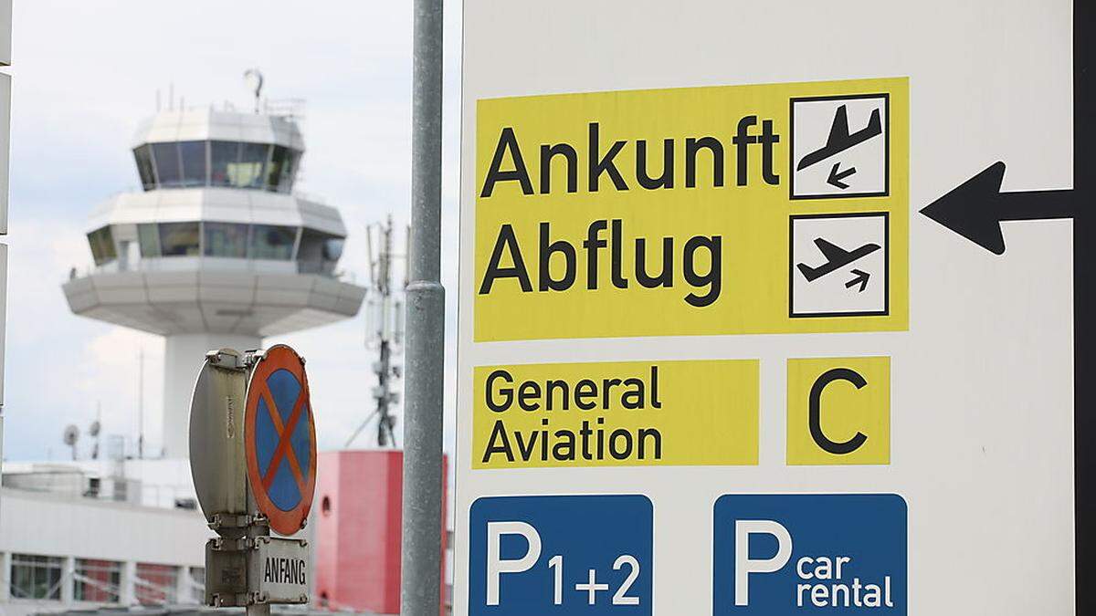 Angrenzend an den Flughafen soll ein Kasernenneubau errichtet werden - so jedenfalls der Plan