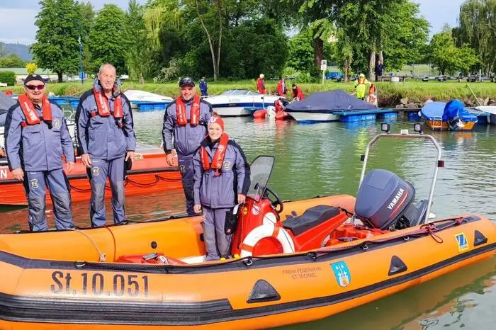 Als Wasserdienststützpunkte des Bereichsfeuerwehrverbandes Leoben nahmen die Freiwillige Feuerwehr Leoben-Stadt mit vier Schiffsführern und dem Jet-Boot sowie die Freiwillige Feuerwehr St. Michael mit ebenfalls vier Schiffsführern und einem Schlauchboot an dieser Weiterbildung teil