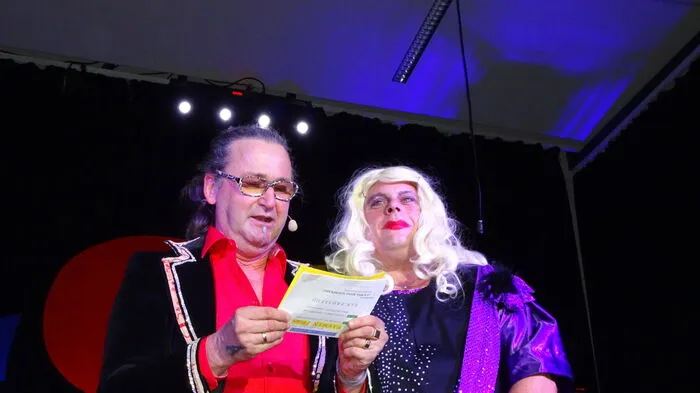 Zur ihrer 13. Faschingssitzung seit 2006 laden die Steinfelder Narren unter Kanzler Peter Lanz und Regisseur Walter Widemair, links im Bild, mit seiner langjährigen Assistentin Jasmine.